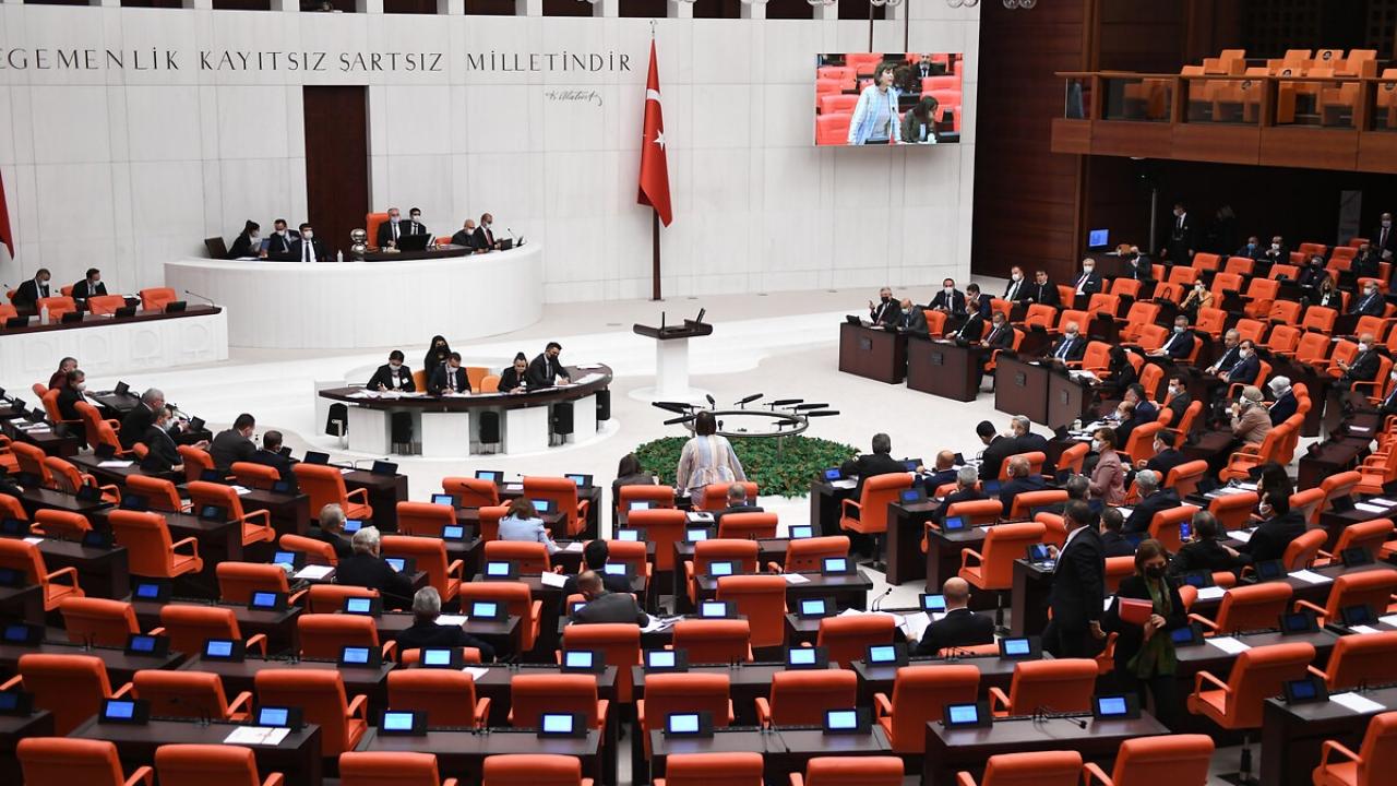 AK Parti’den muhalefete “çerçeve yasa” bilgilendirmesi