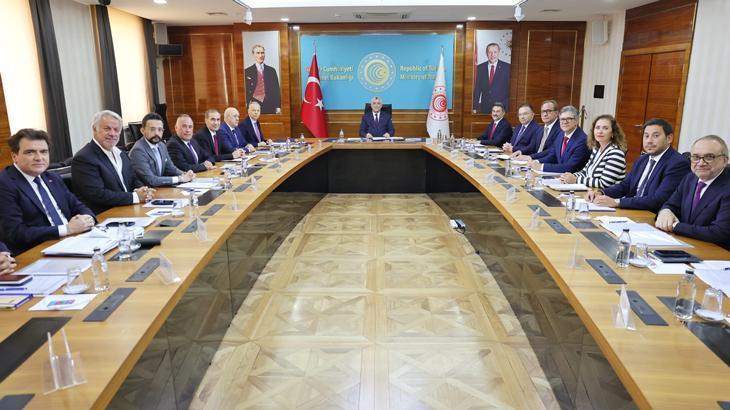 Bakan Bolat, Hizmet İhracatçıları Birliği yönetimini kabul etti! “Hizmet ihracatında 122,6 milyar dolarlık rekor”