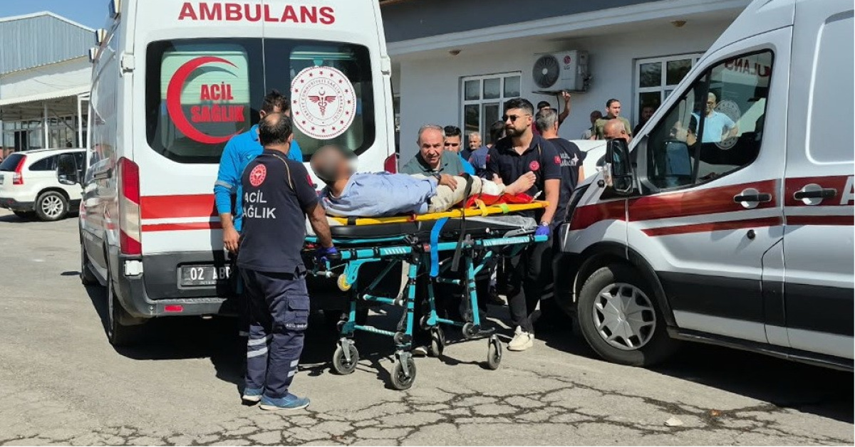 Belediye binası bahçesinde silahlı saldırı: 3 yaralı!