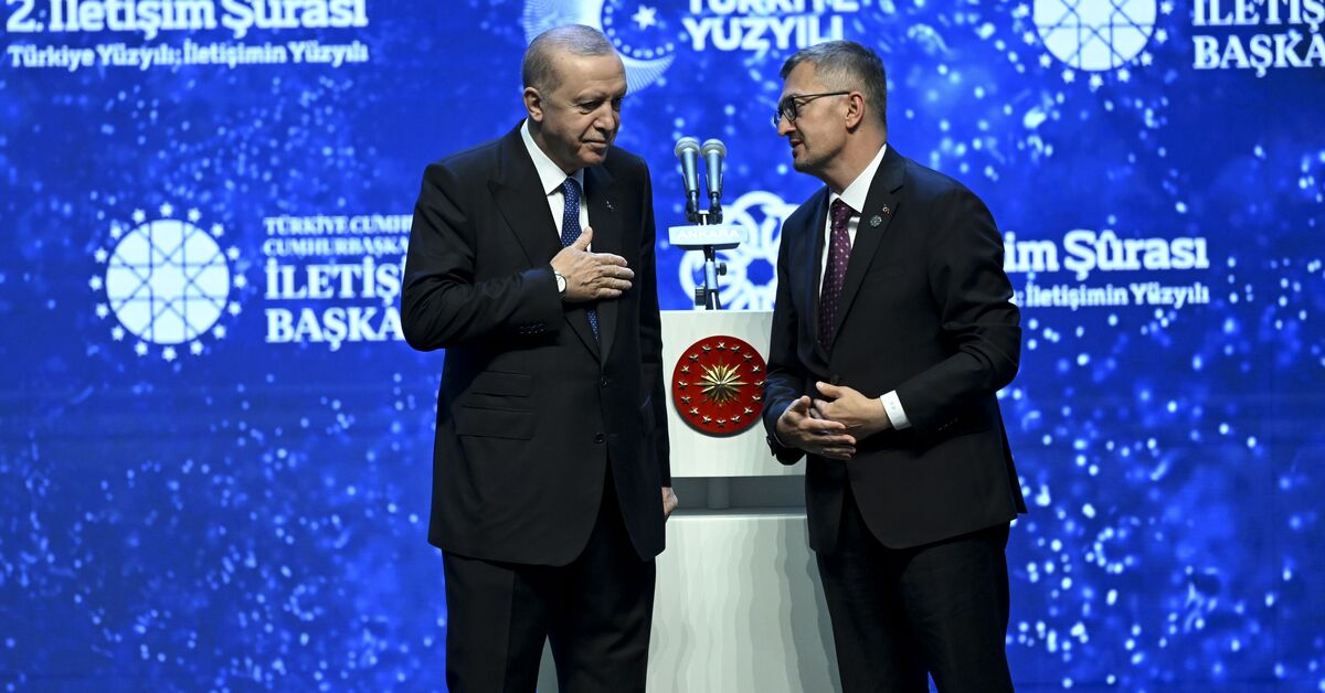 Cumhurbaşkanlığı İletişim Başkanı Burhanettin Duran: “Aziz milletimiz demokrasimize yeni bir ufuk kazandırmıştır”