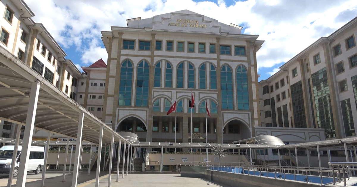 Hakaret eden ile uyuşturucu kullandığı iddia edilen eş ‘eşit kusurlu’ sayıldı