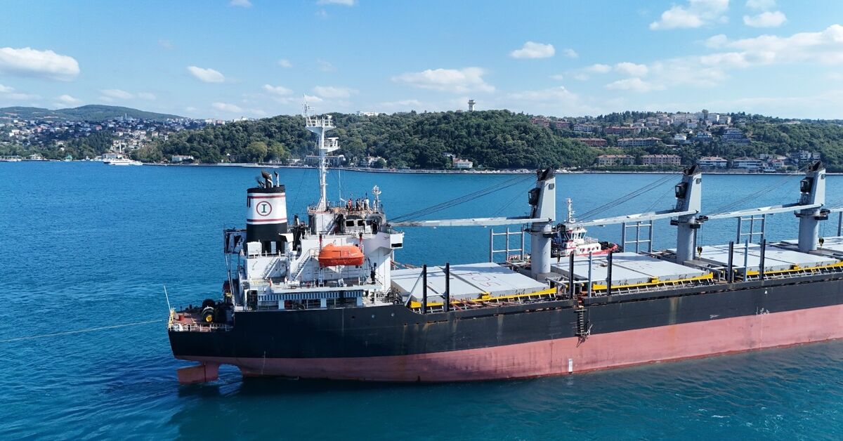 İHA saldırısında hasar gören New Victory İstanbul Boğazı’ndan geçirildi