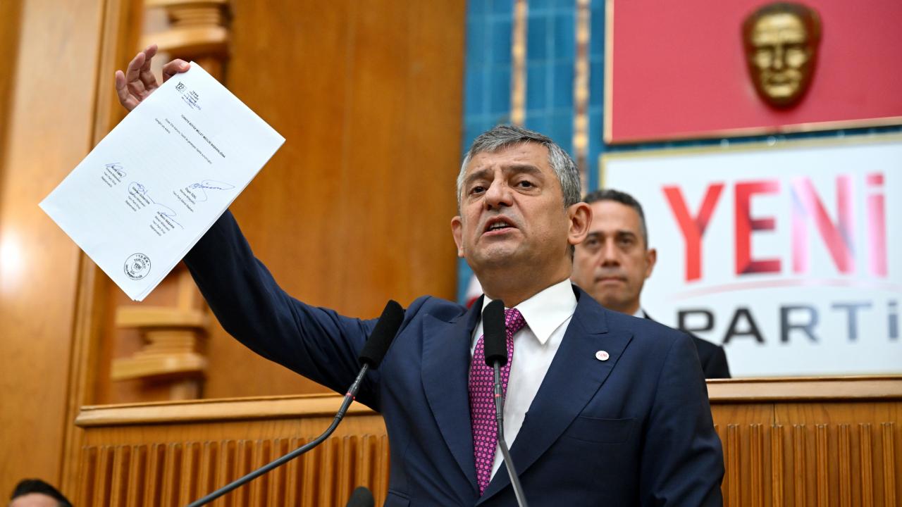 İstifaların ardı arkası kesilmiyor! Yeni Parti’nin üye oyunu ifşa oldu!