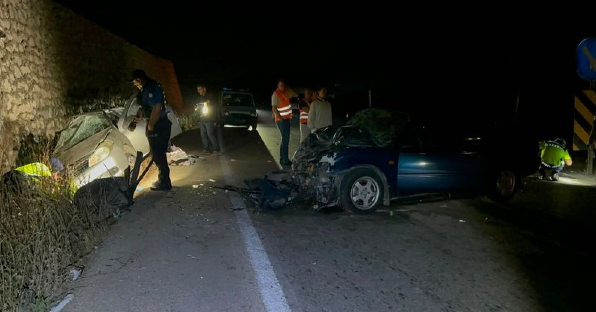 İznik’te iki otomobil kafa kafaya çarpıştı: 2 ölü, 6 yaralı