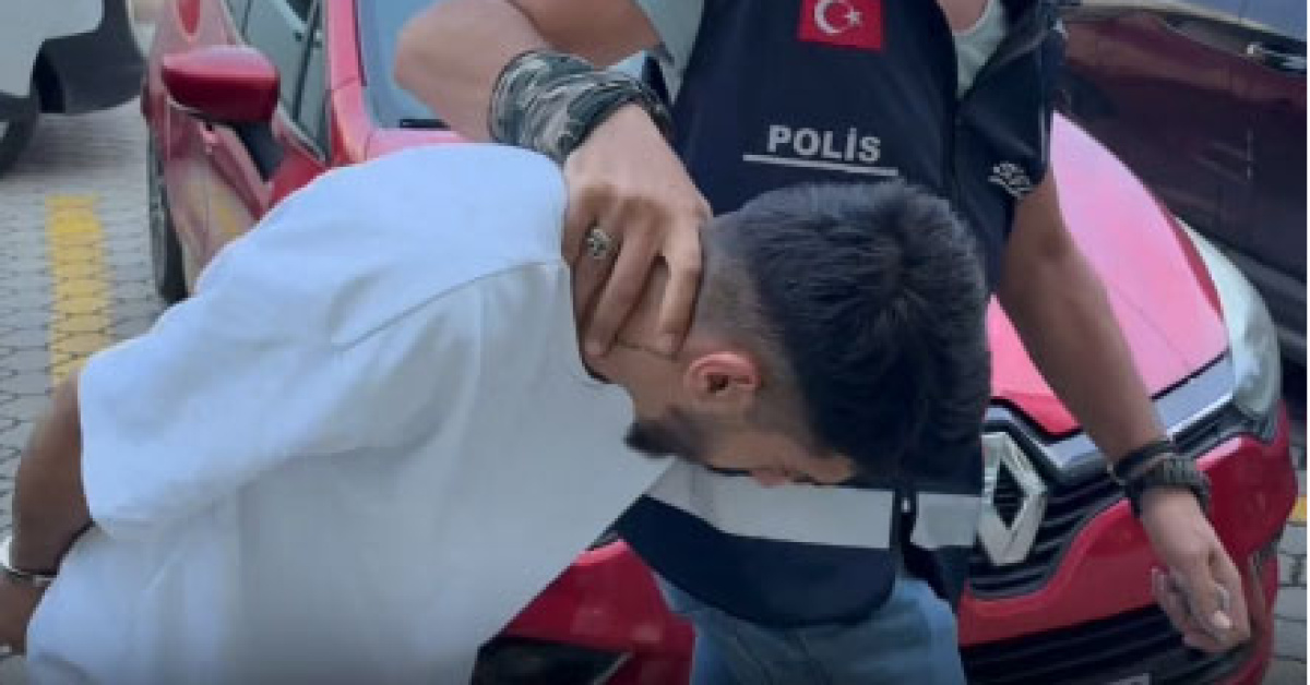 Kız arkadaşa kızgın kepçeyle işkence!