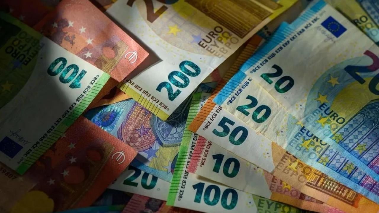 Komşu para birimini değiştirdi: Artık Euro kullanacaklar