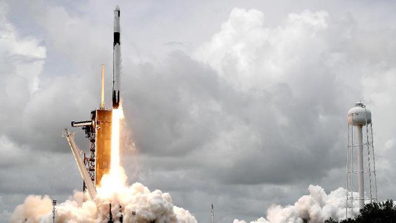 SpaceX, sadece 38 dakika arayla iki Falcon 9 fırlattı