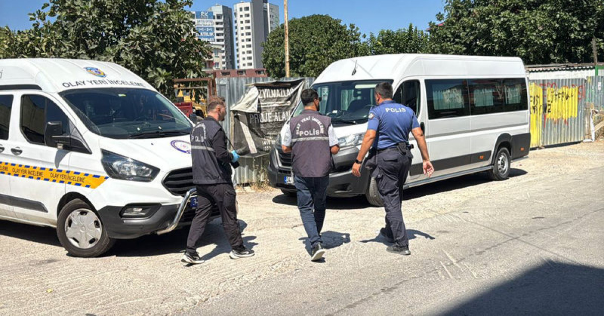 Üzerlerine çelik çatı düştü!