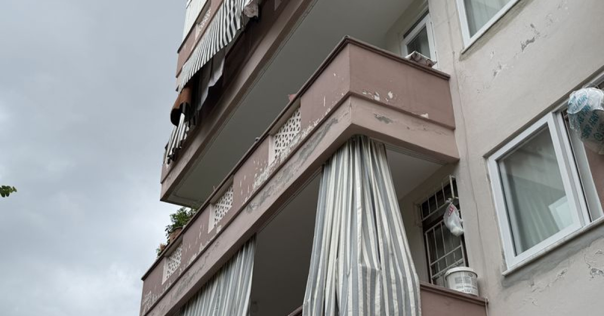Yaşlı kadının kahreden ölümü! Balkondan düştü!