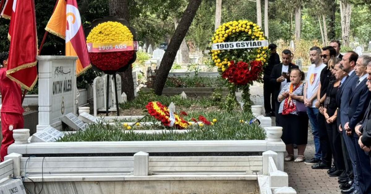 ‘Taçsız Kral’ Metin Oktay kabri başında anıldı