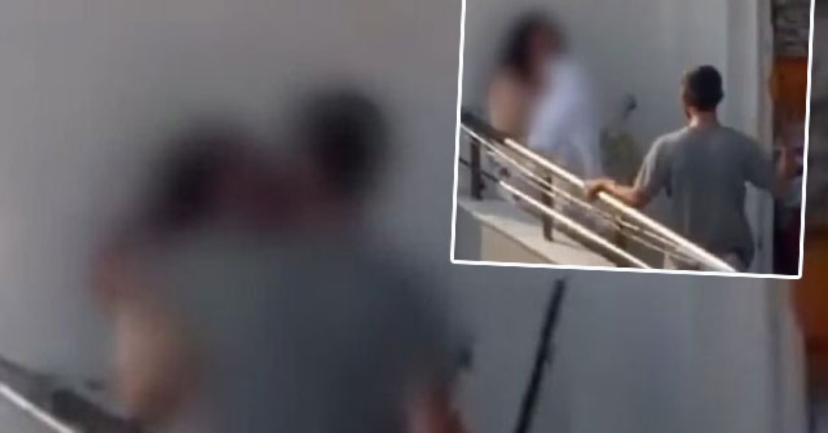 Vicdan kanatan görüntü… Balkonda kadına sopalı şiddet!