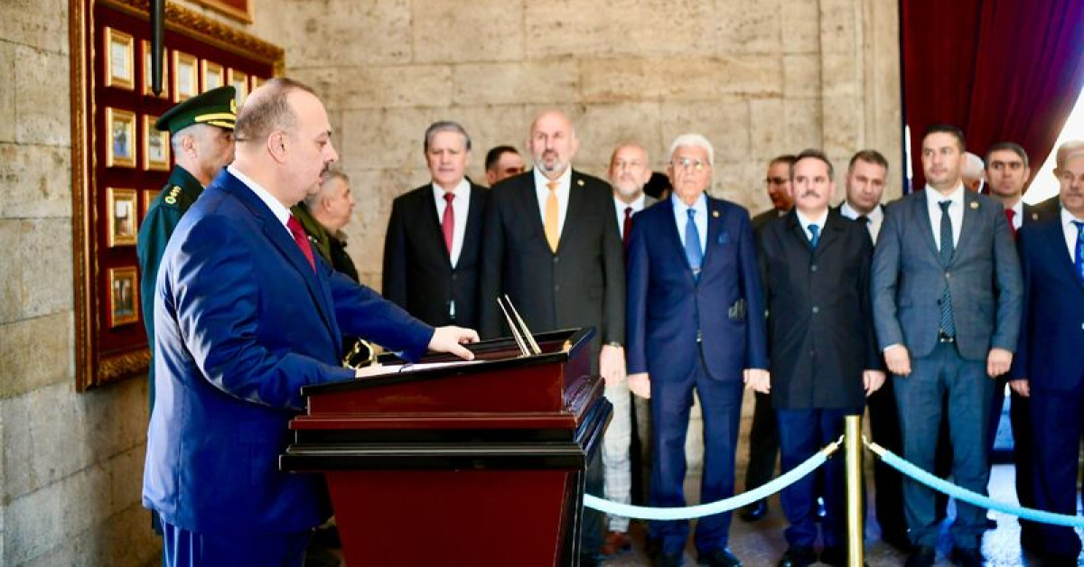 Ankara Valisi Canbolat, Muhtarlar Günü dolayısıyla Anıtkabir’i ziyaret etti