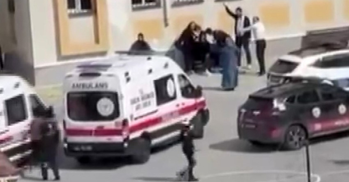 İstanbul Esenyurt’ta lisede bıçaklı kavga: 2 yaralı