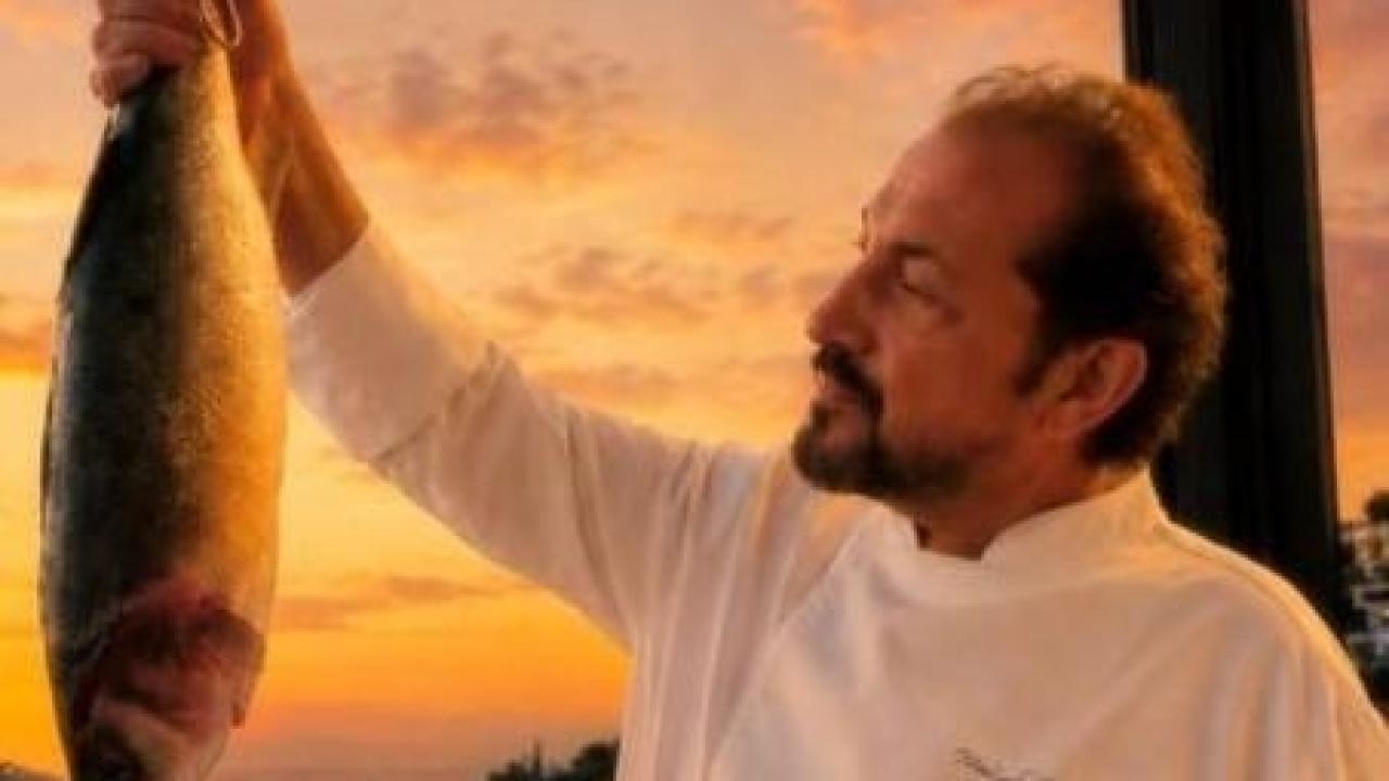 Mehmet Yalçınkaya mutfaktaki balık kokusunu bitiren palamut tarifini açıkladı!